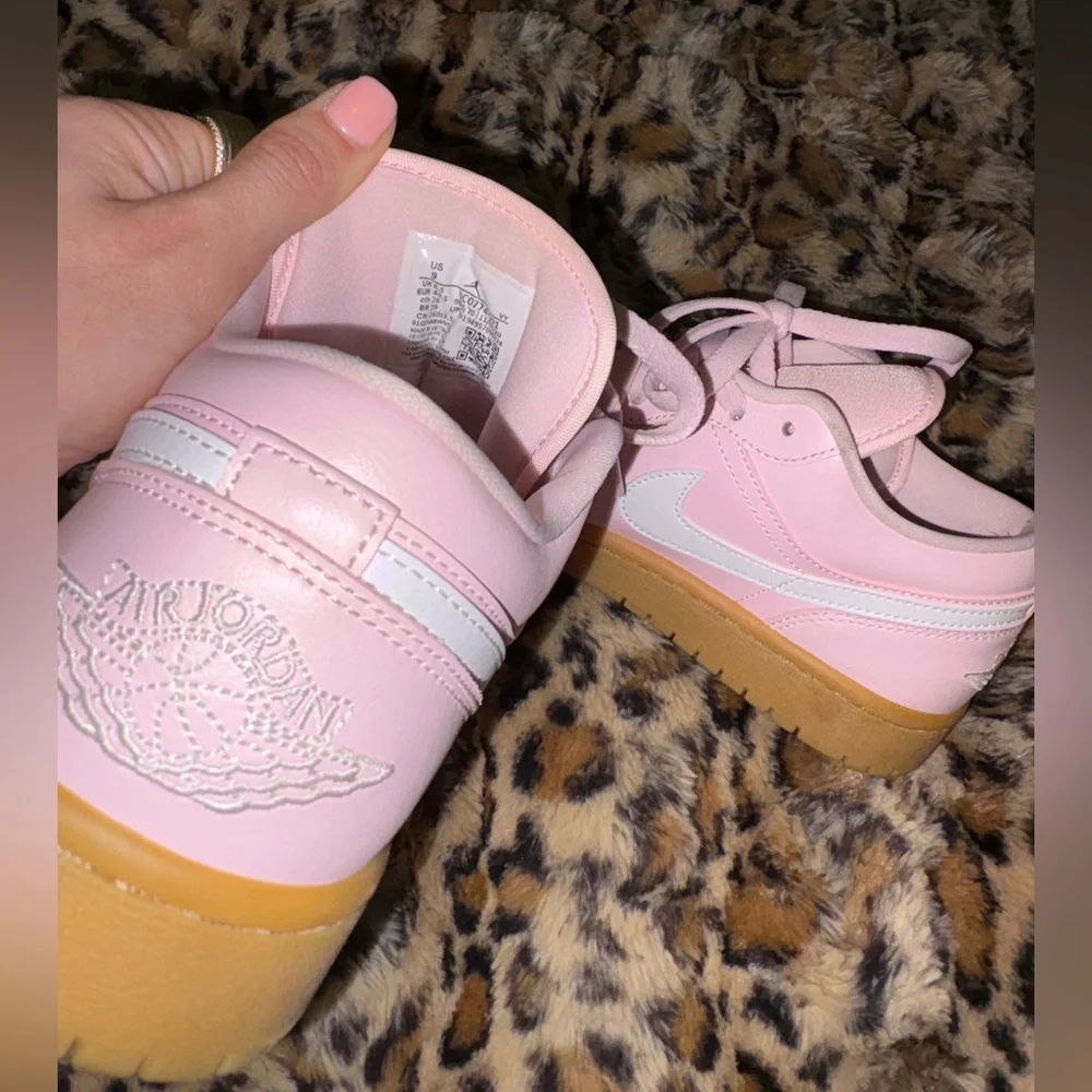 NIKE AIR JORDAN 1 LOWS! - Picture 8 of 8